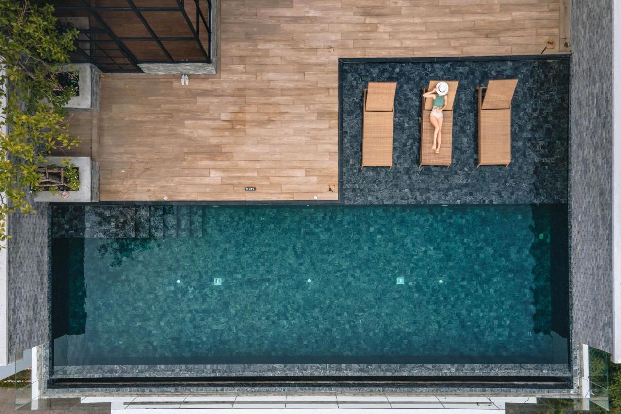 The Coach Hotel Sukhumvit - Asok Bts Bangkok By Compass Hospitality Exterior photo